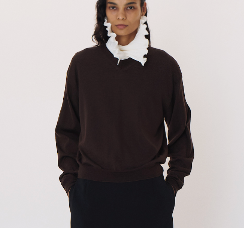 DETACHABLE COLLAR KNIT TOP IN BROWN
